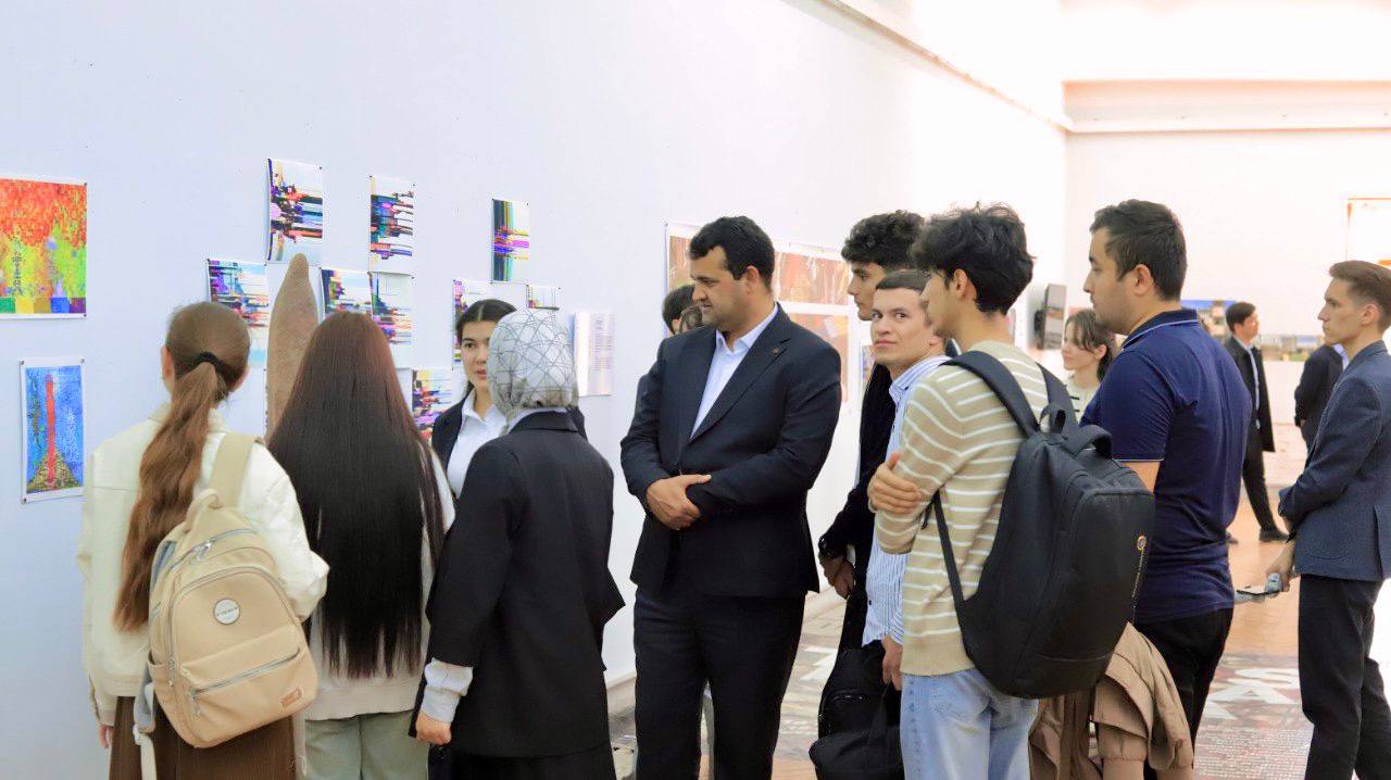 The Al-Khwarizmi University team at the Uzbekistan Museum of Modern Art